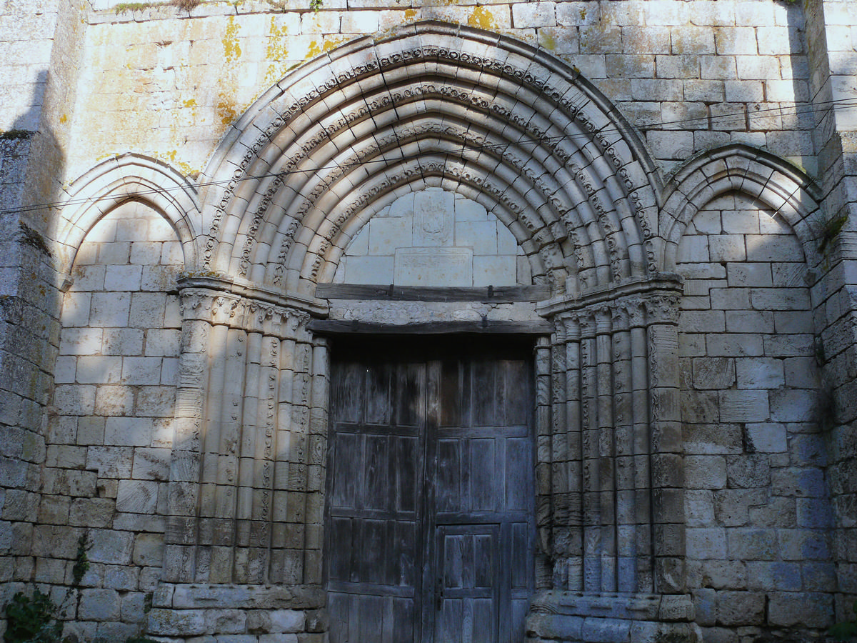 Angles-sur-l'Anglin - Ancienne abbatiale augustinienne Sainte-Croix 
