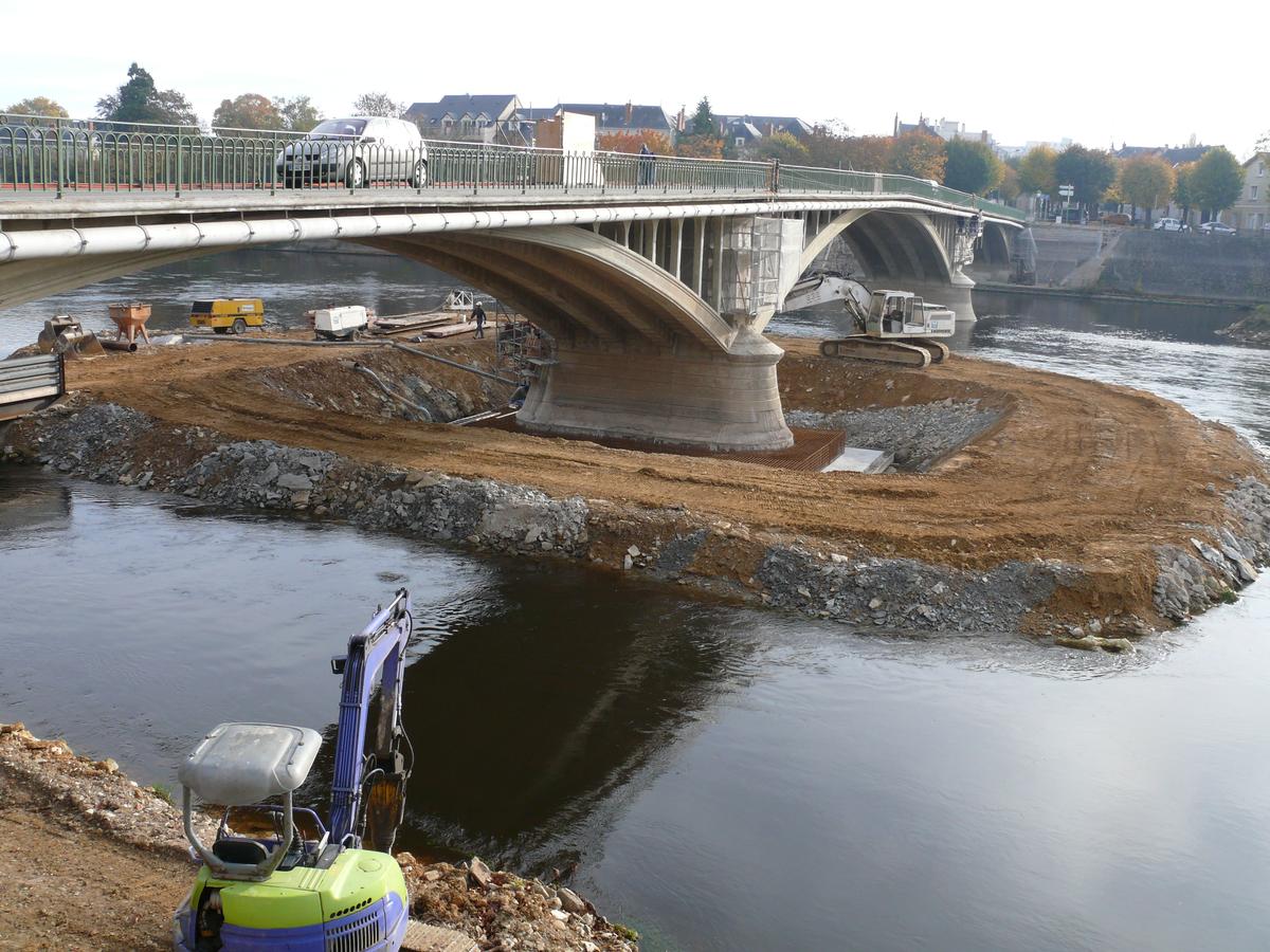 Châtellerault - Pont Camille de Hogues - En cours de réparation des fondations 