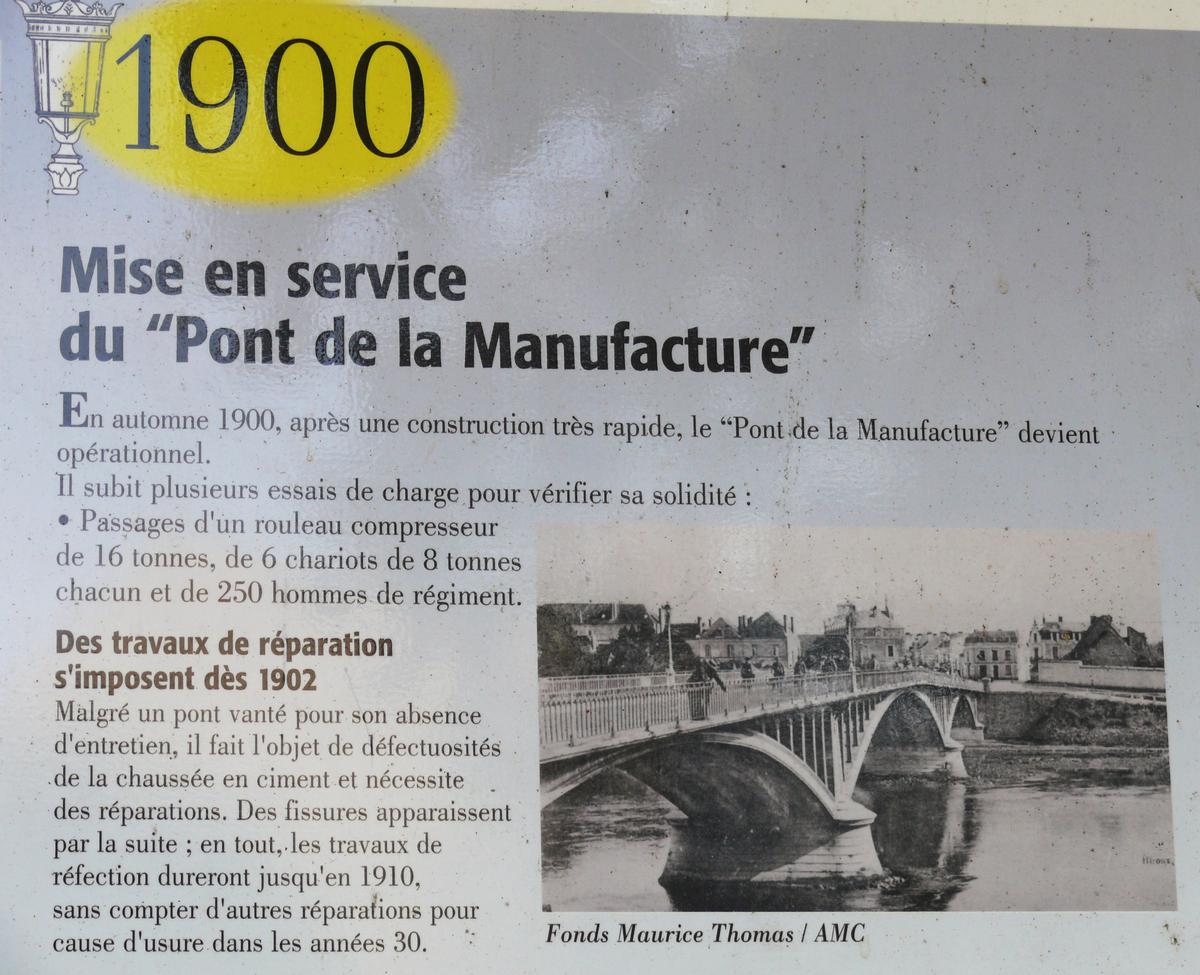 Châtellerault - Pont Camille de Hogues - Panneau d'information sur l'histoire du pont : 1900 