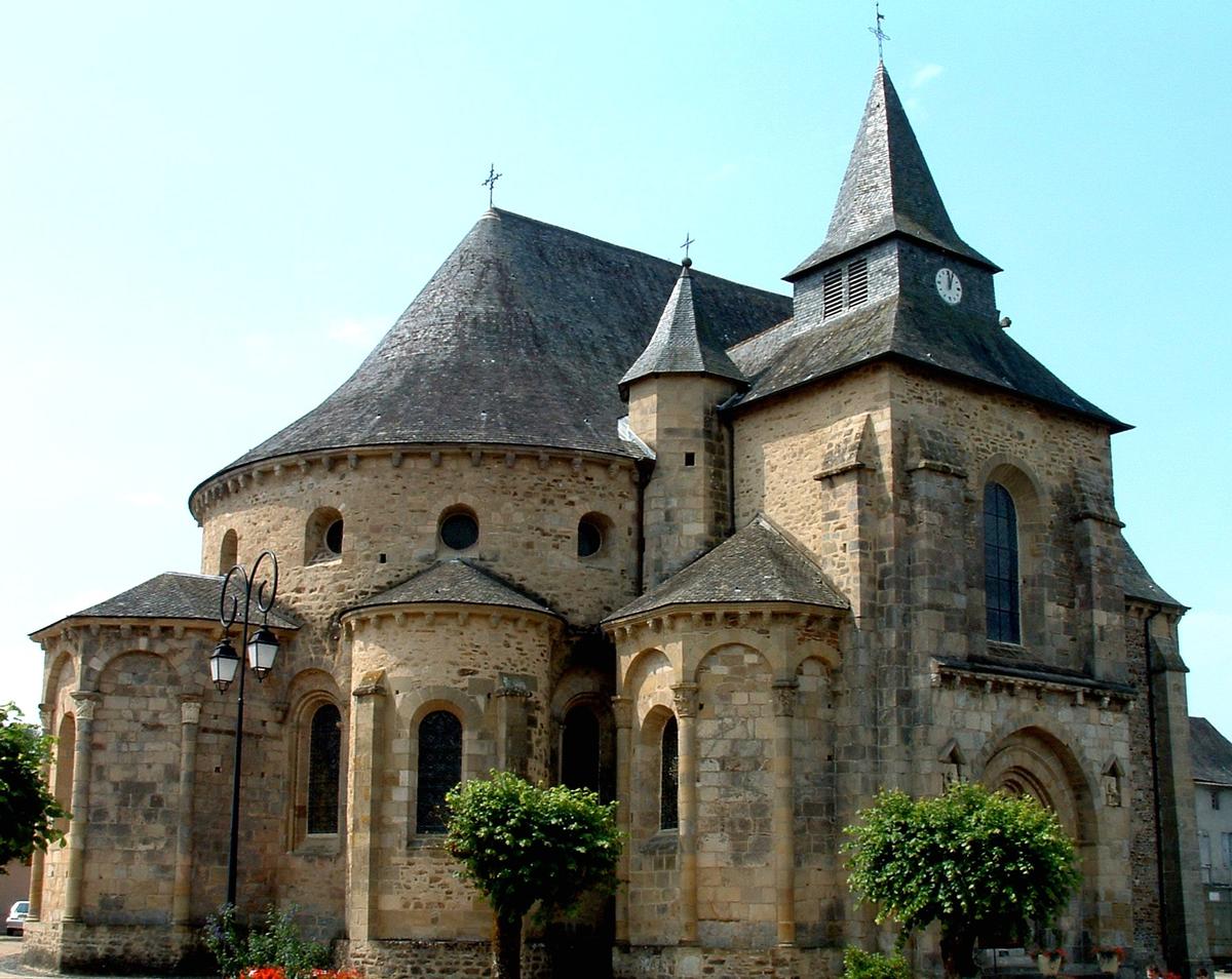 Vigeois - Ancienne abbatiale Saint-Pierre - Vue du chevet et du transept Nord 