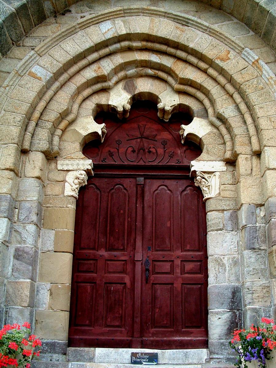 Vigeois (Corrèze) - Ancienne abbatiale Saint-Pierre - Portail Nord 