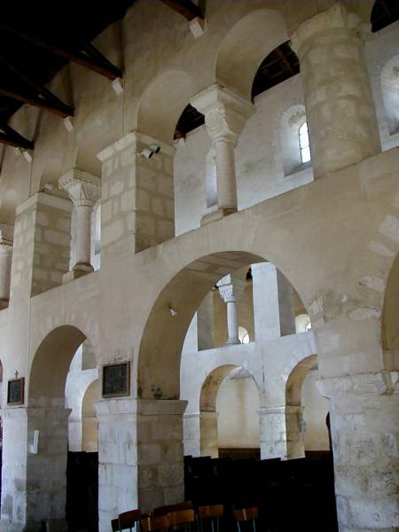 Eglise Saint-Etienne, Vignory.Elévation de la nef vue du collatéral sud 