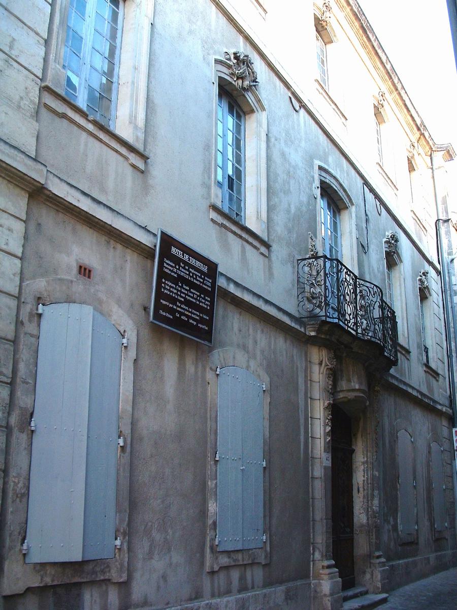 Viviers - Hôtel de Tourville - Ensemble de la façade sur la Grand-Rue (n°43) 