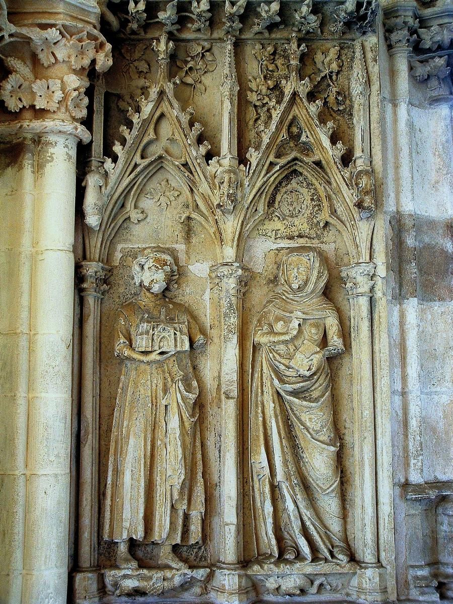 Saint-Père - Eglise Notre-Dame - Porche - Les fondateurs de l'église Girard de Roussillon et sa femme Berthe 