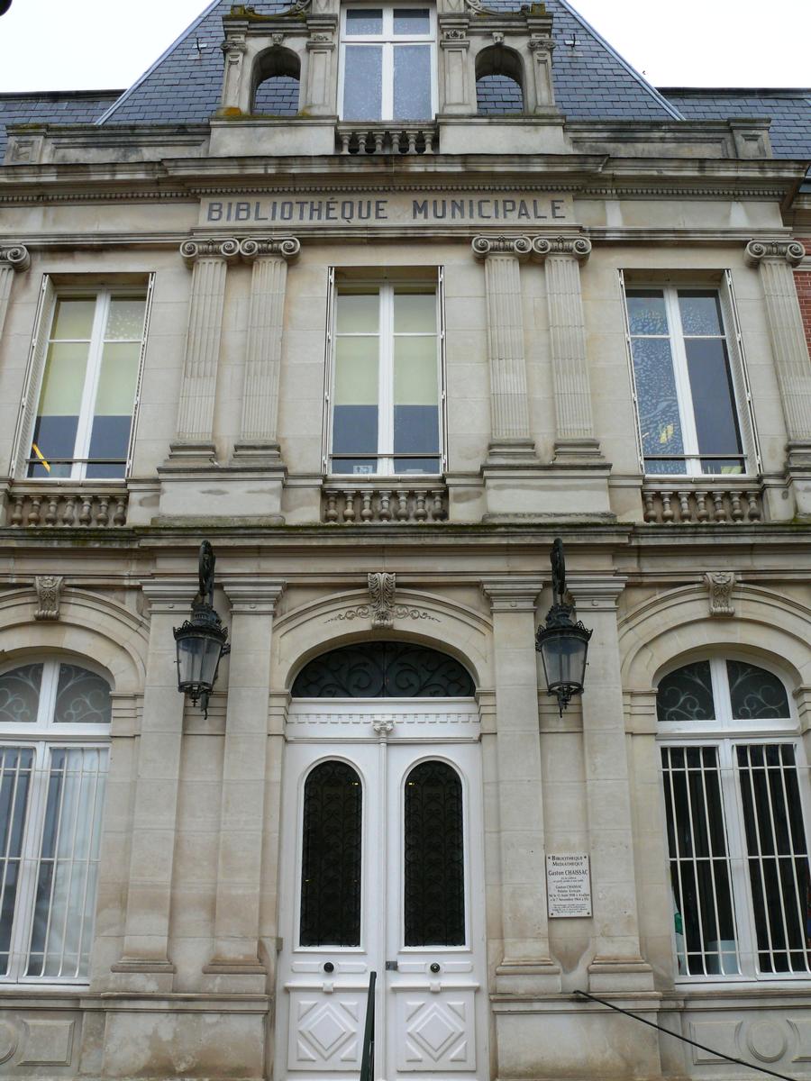 Avallon - Bibliothèque médiathèque Gaston-Chaissac 