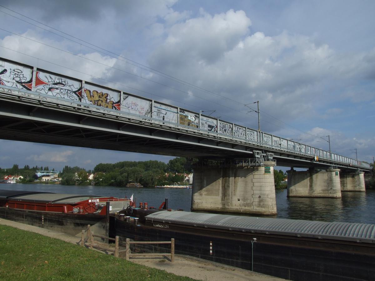 Conflans-Sainte-Honorine - Viaduc sur la Seine vu de l'aval 