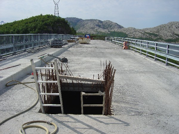 Sundoya Bridge.Top of girder 