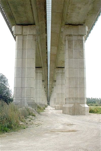 Viaduc Jules Verne Rechts die Brücke von 1987, Links der identische Parallelbau von 2002