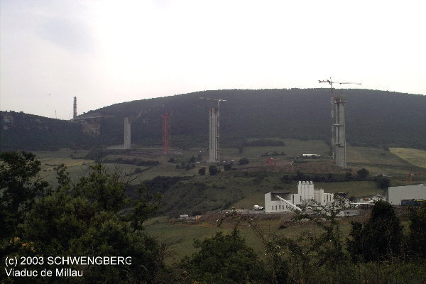 Millau-Viadukt im Bau 