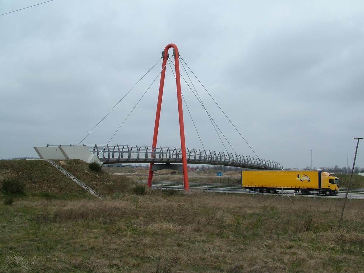Fuß- und Radwegbrücke über die A 12 