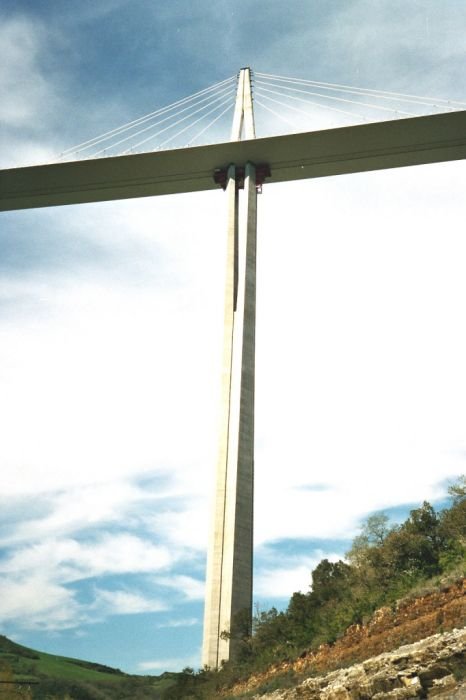 Viaduc de MillauPile P2 surmontée de son mât 