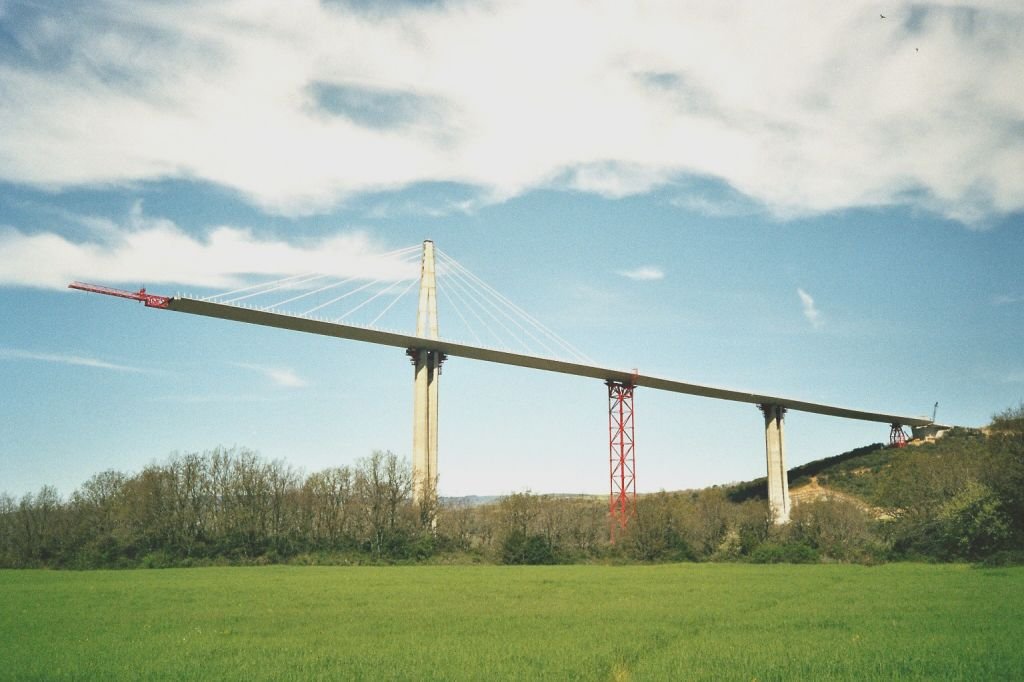 Viaduc de Millau
Vue du tablier nord achevé, longueur 717 mètres 