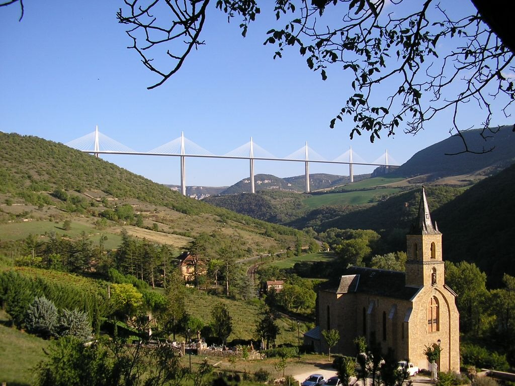 Le Viaduc vu depuis le village de Peyre 