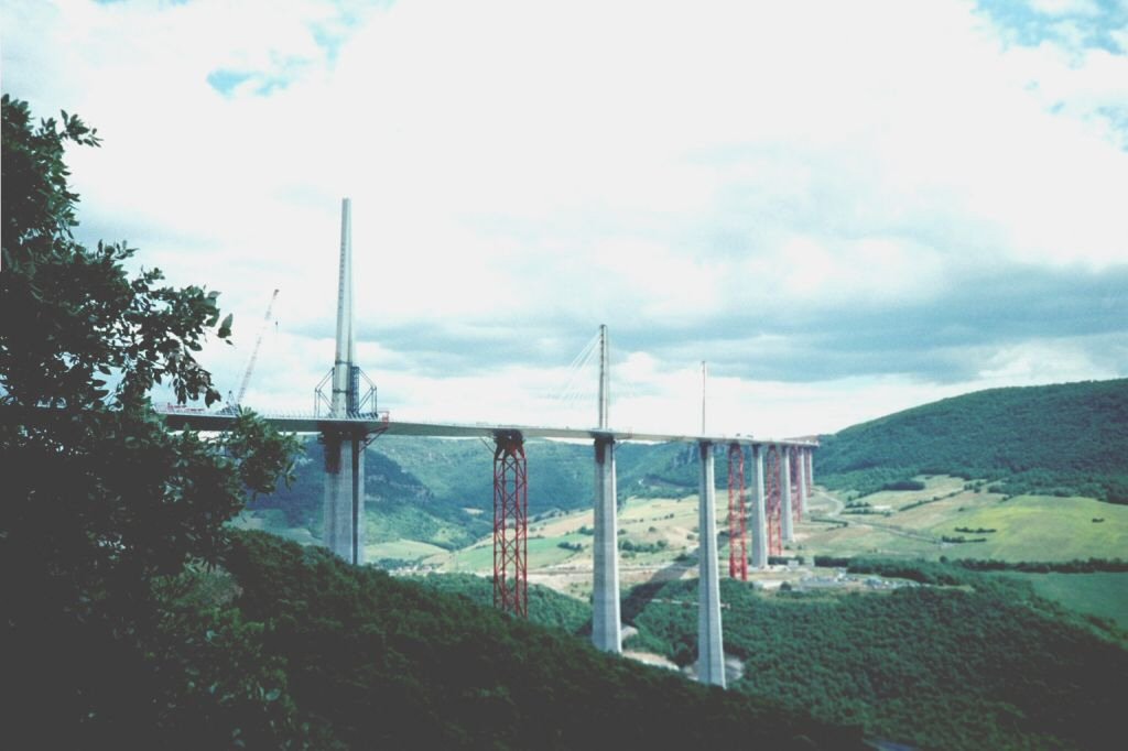 Millau-Viadukt
Übersicht vom Nordende der Baustelle 