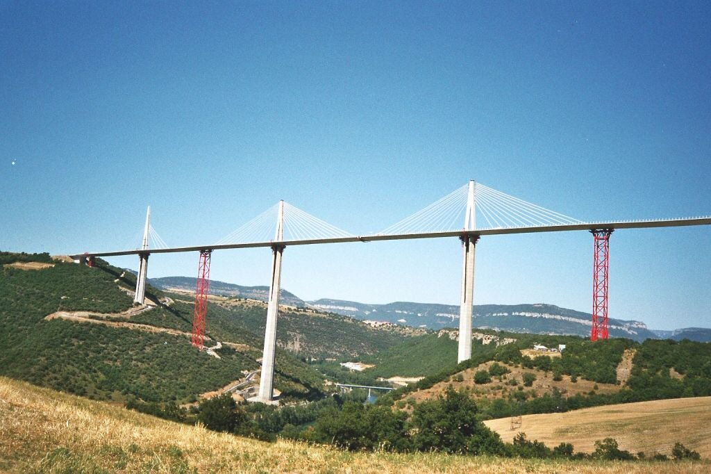 Millau Viaduct Installation of cable stays at pylon P1, the pylons P2 and P3 already having been completed