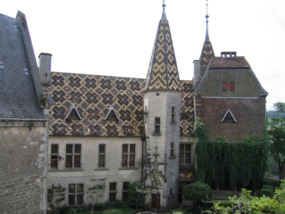 La Rochepot Castle (Bourgogne) 