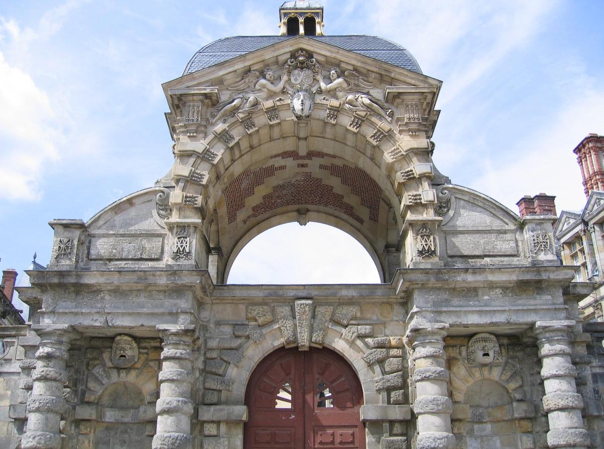Château de FontainebleauPorte de la Cour Ovale 