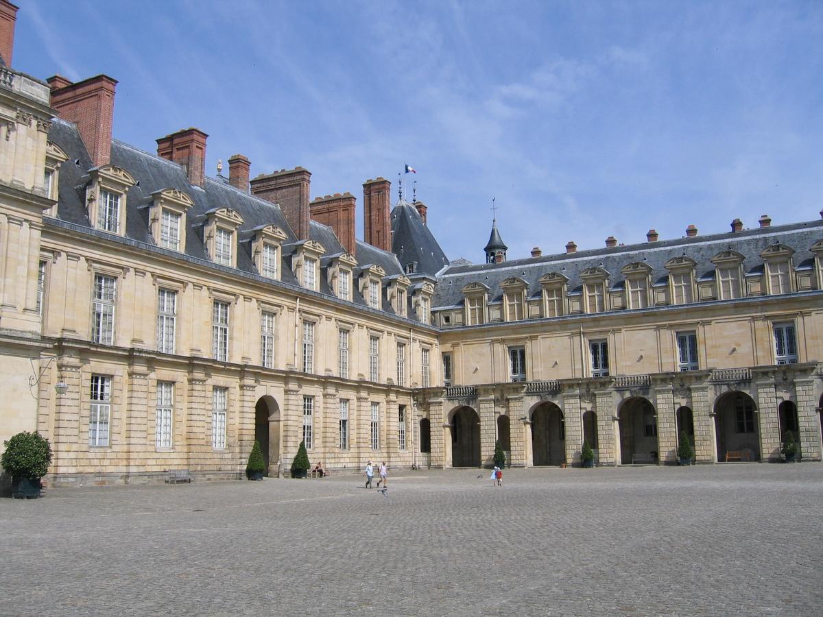 Château de FontainebleauCour de La Fontaine 