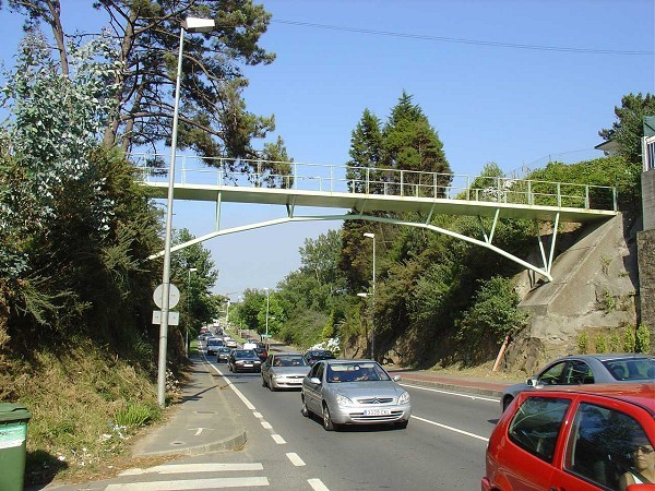 Fußgängerbrücke 'Asubio' in Oleiros, La Coruña, Spain 