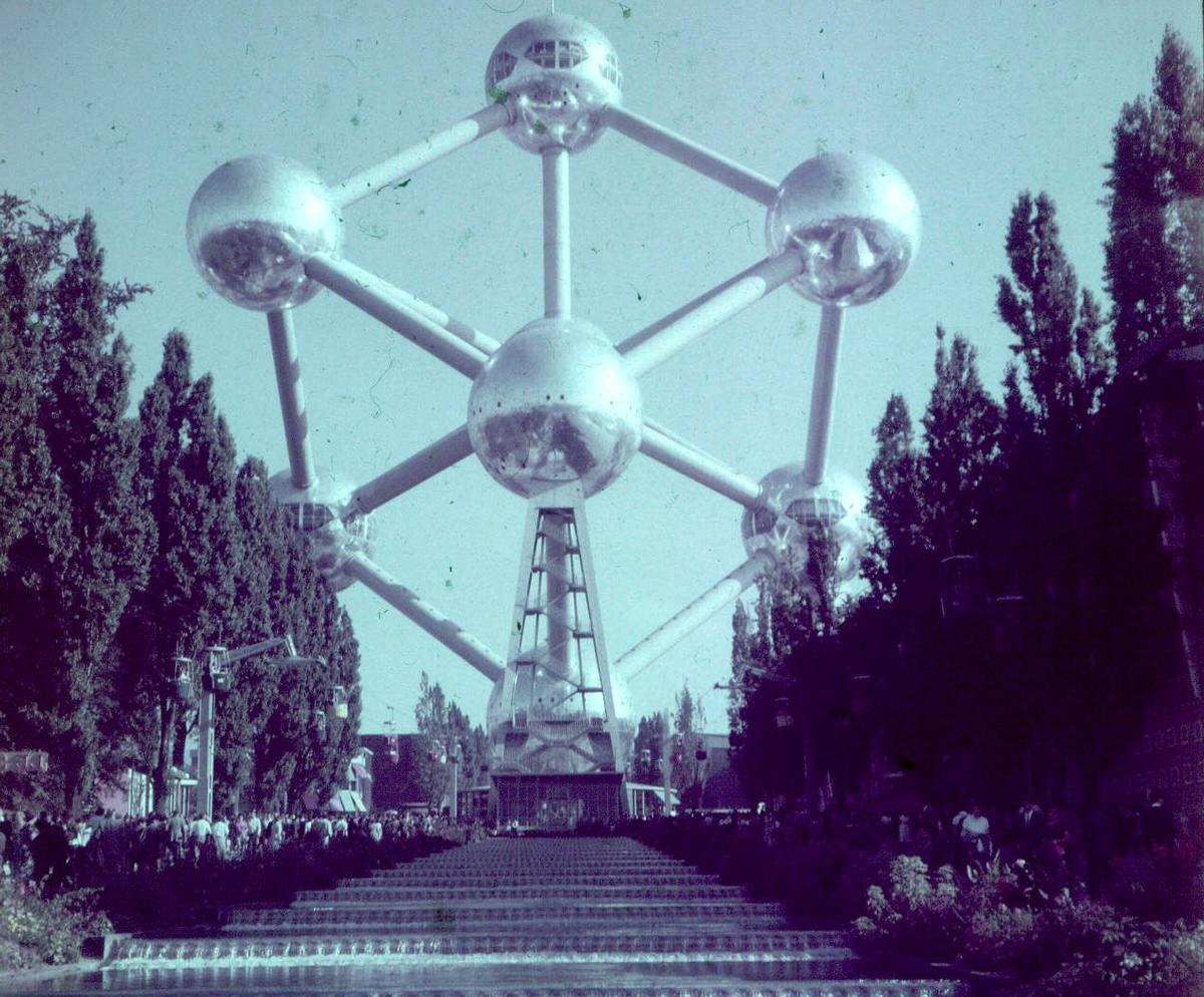 L'Atomium, une des rares constructions conservées à la fermeture de l'Exposition universelle de Bruxelles en octobre 1958 
