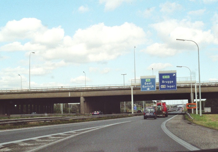 Le pont de l'échangeur d'Aalbeke (Courtrai) par lequel l'A17 (E403) surplombe l'E17 (A14 - Anvers-Courtrai-Lille) 