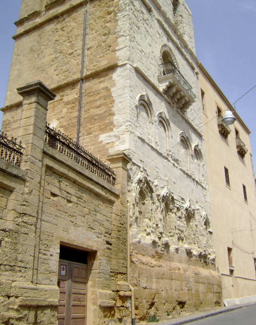 La tour du clocher de la cathédrale (duomo) d'Agrigente (Sicile) 