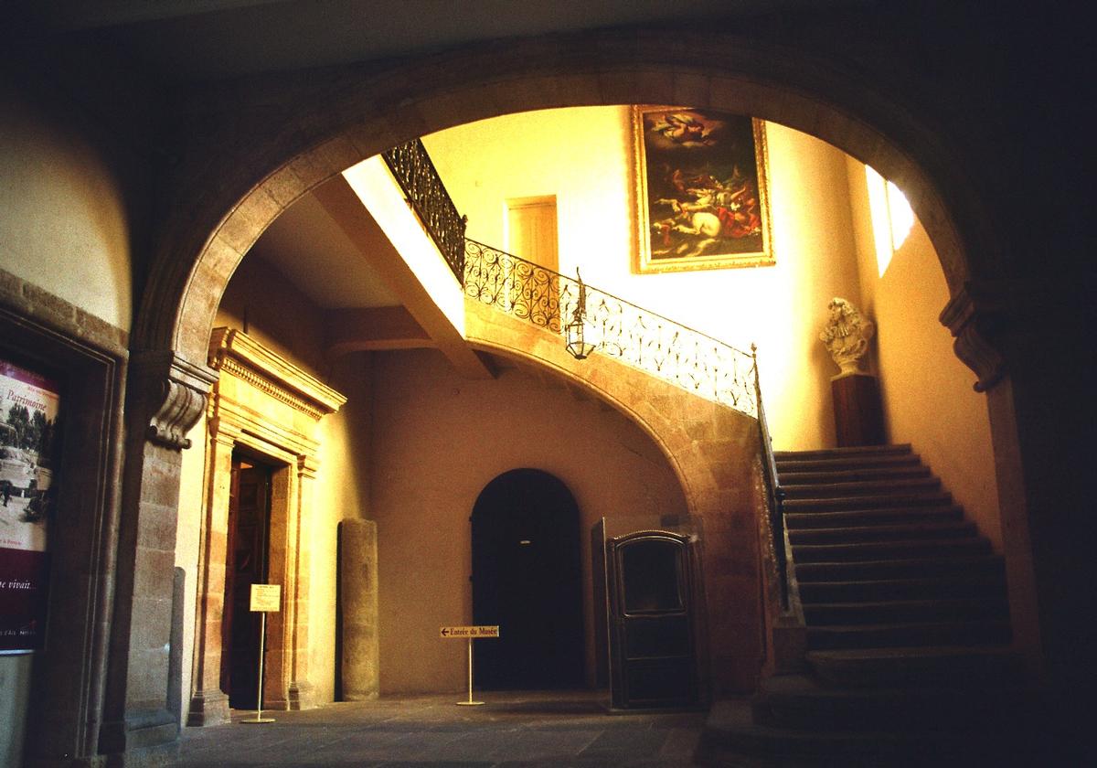 L'escalier intérieur de l'hôtel d'Estienne de Saint-Jean 