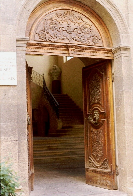 Le portail de l'hôtel d'Estienne de Saint-Jean 