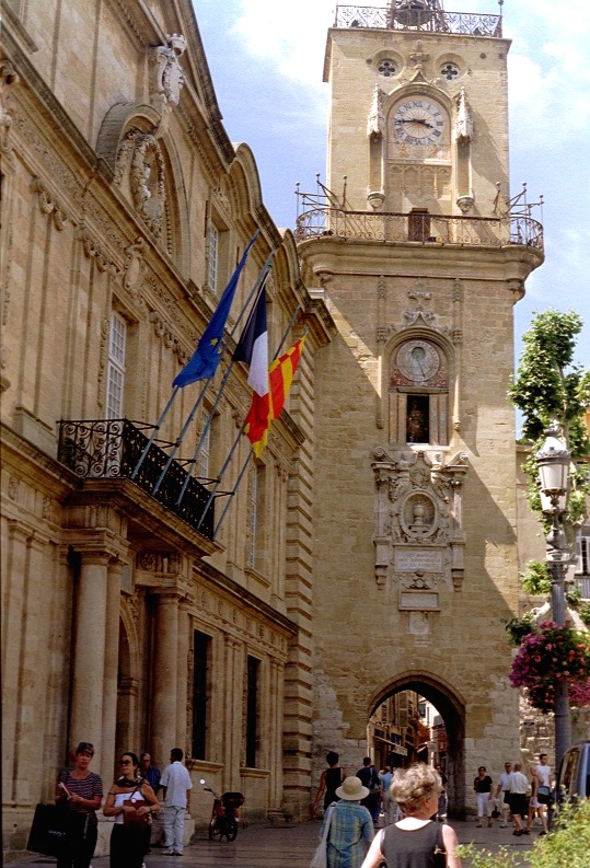 Le beffroi jouxtant l'hôtel de ville d'Aix-en-Provence 