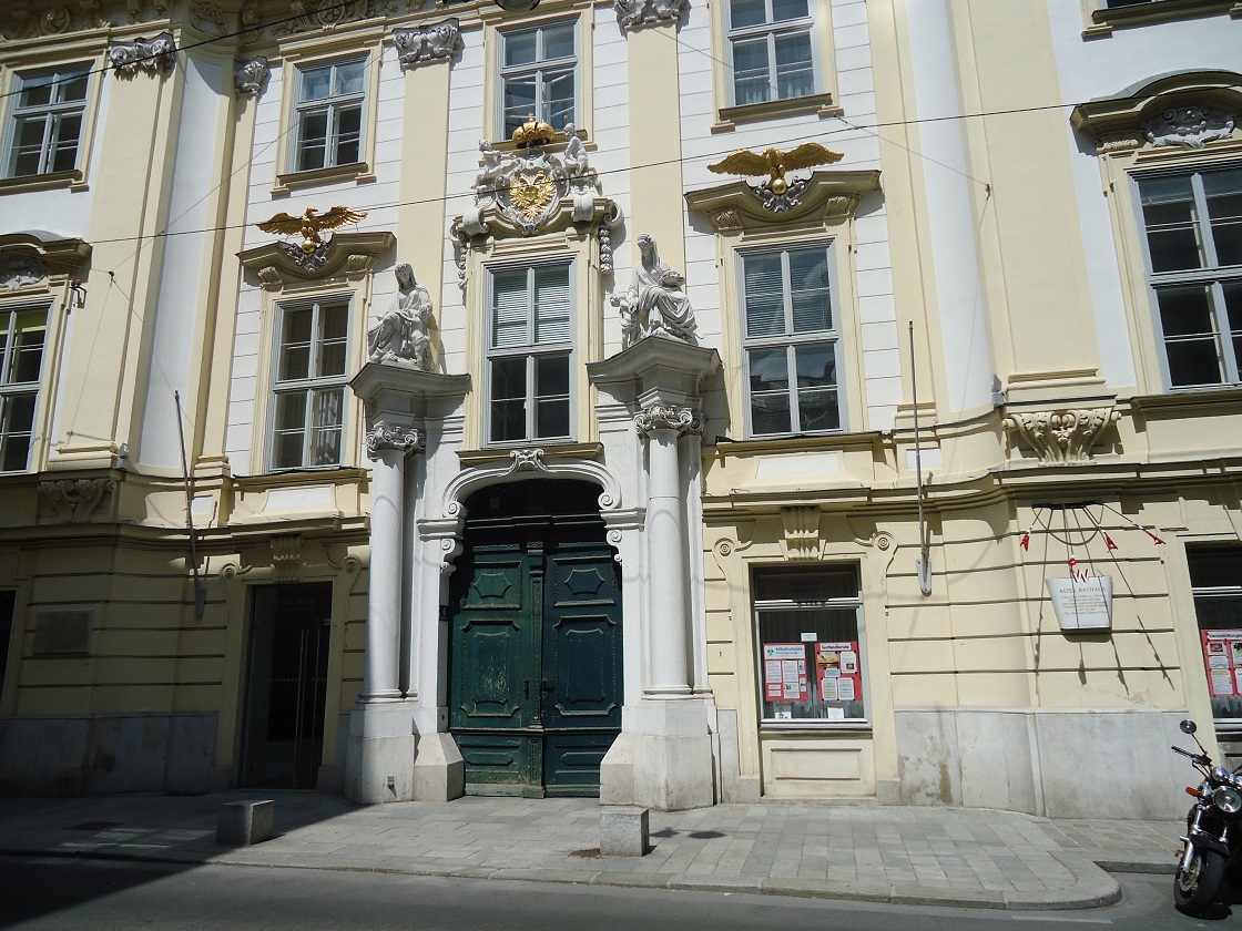 La façade de l'ancien hôtel de ville de Vienne 