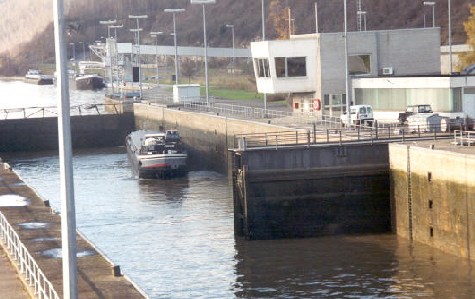 Le complexe barrage-écluse d'Andenne, sur la Meuse 