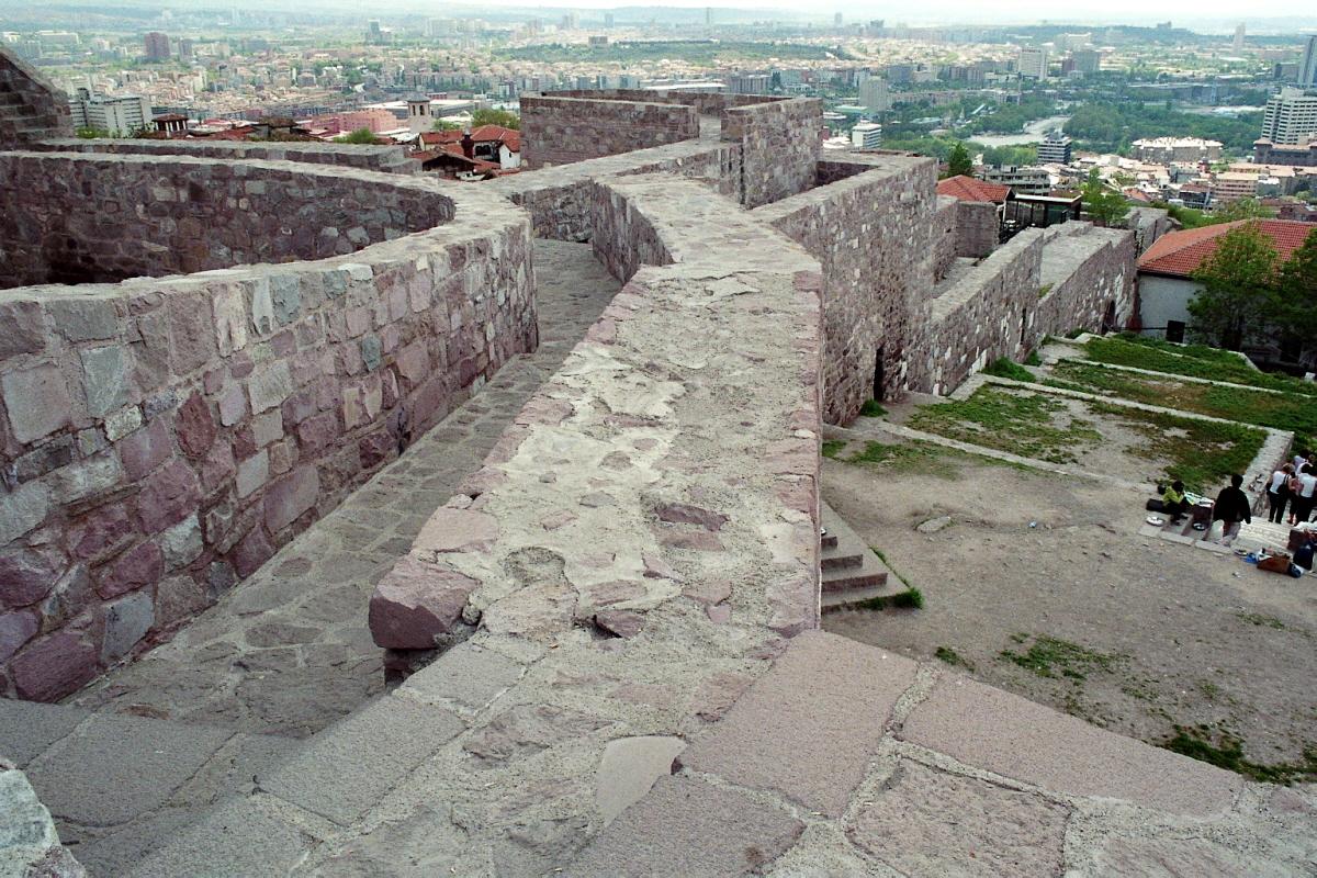 La citadelle d'Ankara sert d'enceinte à un quartier populaire encore habité 