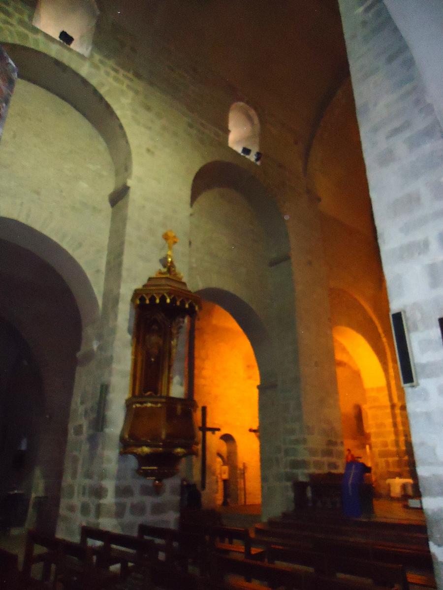 L'intérieur de l'église abbatiale d'Arles-sur-le-Tech 