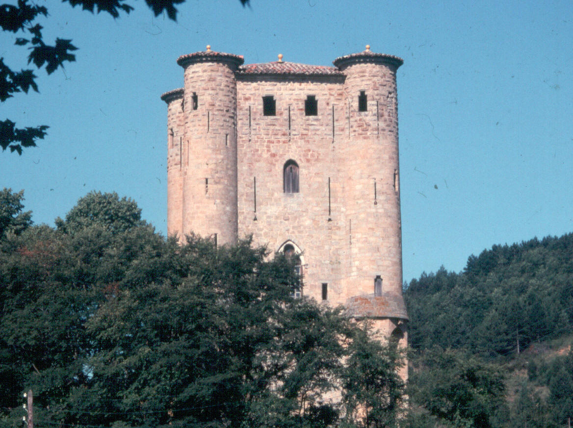Le donjon quadrangulaire du château d'Arques (Aude), en pays cathare, fondé en 1280 et complété en 1316 
