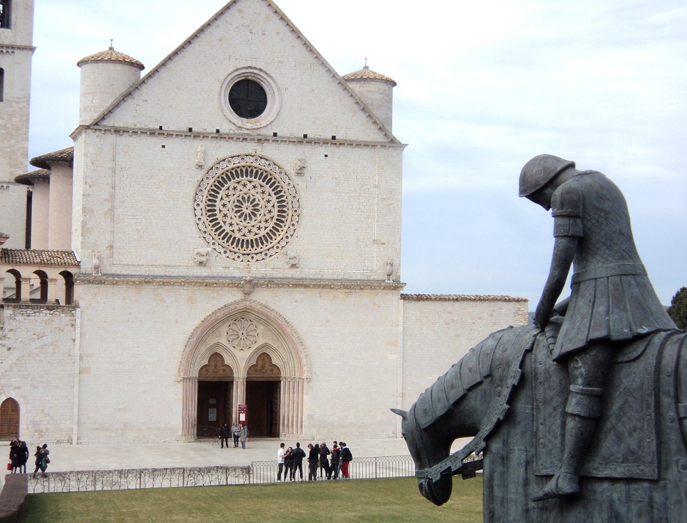 La façade de l'église supérieure de la basilique San Francesco d'Assise (Ombrie) 
