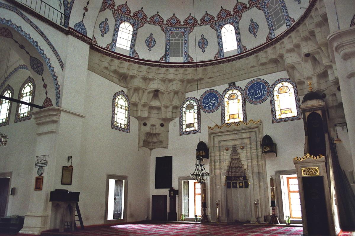 L'intérieur de la mosquée d'Atikalipasa, non loin du Grand Bazar de la vieille ville d'Istanbul 