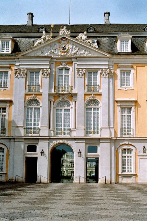 Détail de la façade du château d'Augustusburg à Brühl, de type baroque 