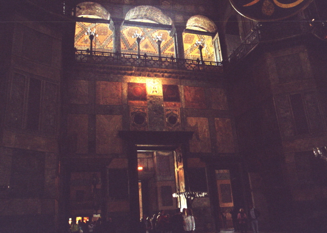 L'intérieur de la basilique Sainte-Sophie, actuellement musée (Ayasofia) à Istanbul 