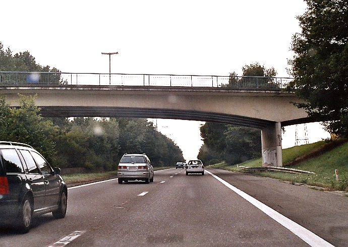 Le pont de la rue de la Botte sur l'autoroute E42 (A15) près de Bâlâtre (commune de Jemeppe-sur-Sambre) 