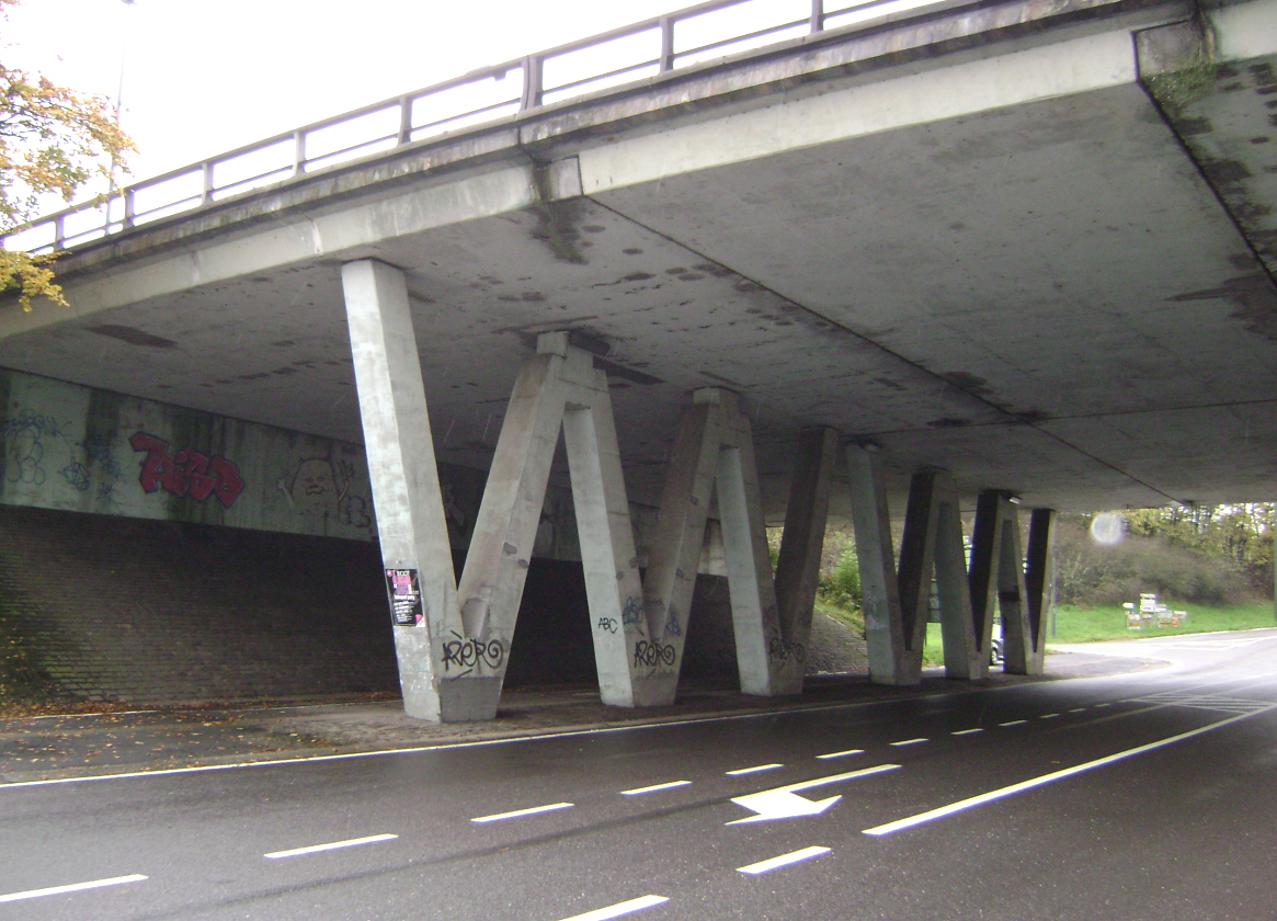 A 27 (E 42) motorway bridge across the Rue du Trèfle at Chaineux 
