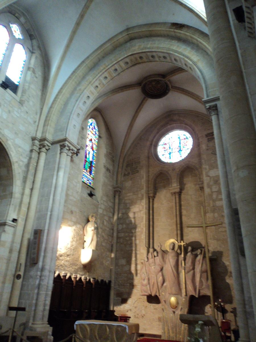 L'intérieur de l'église Saint Jacques de Bergerac (Dordogne) 