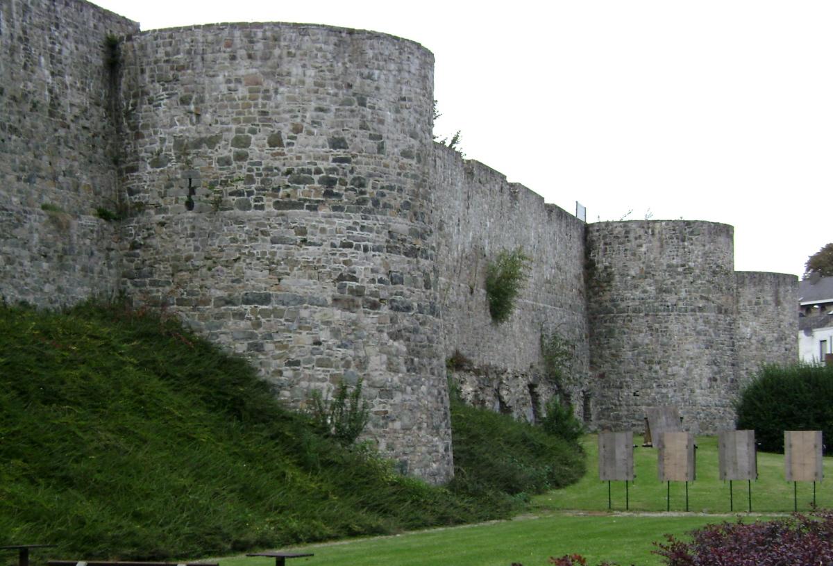 Les remparts médiévaux de la ville de Binche (province de Hainaut) 