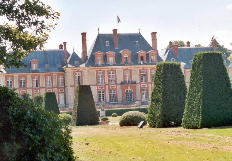 Château de Breteuil (façade arrière) 