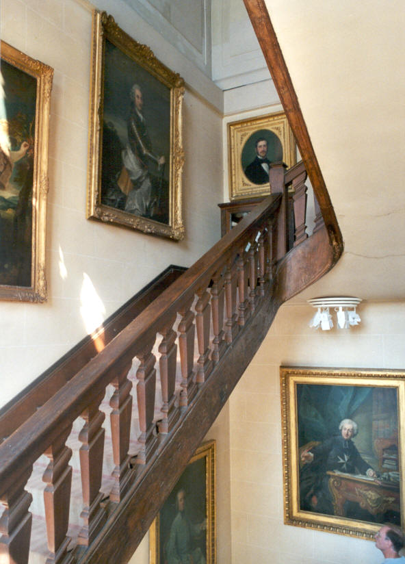 Château de Breteuil: l'escalier principal 