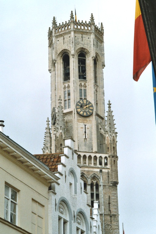 Le beffroi de Bruges (1248-1300) L'âge d'or de la ville date des 13e et 14e siècle et la ville, port de mer à l'époque, comptait 150.000 habitants