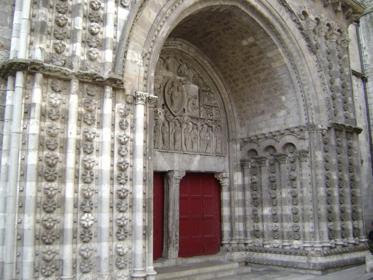 Le portail oriental de la cathédrale Saint Etienne de Cahors (Lot) 