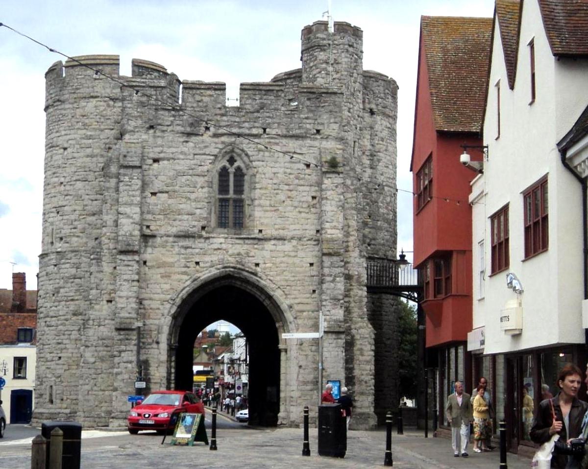 Westgate: la porte occidentale des remparts médiévaux de Canterbury (Kent) 