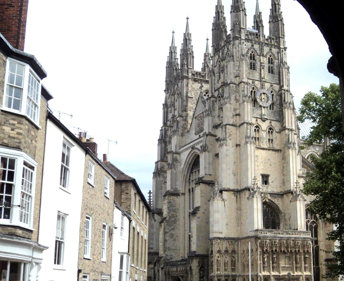 La façade de la cathédrale de Canterbury (Kent) 