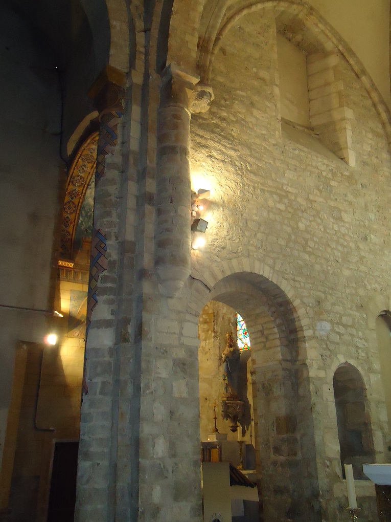 L'intérieur de l'église abbatiale St-Pierre de Carennac (Lot) 