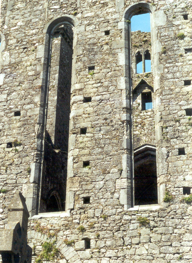 La cathédrale gothique (en ruines) de l'abbaye du rock de Cashel (Tipperary), du 13e siècle 